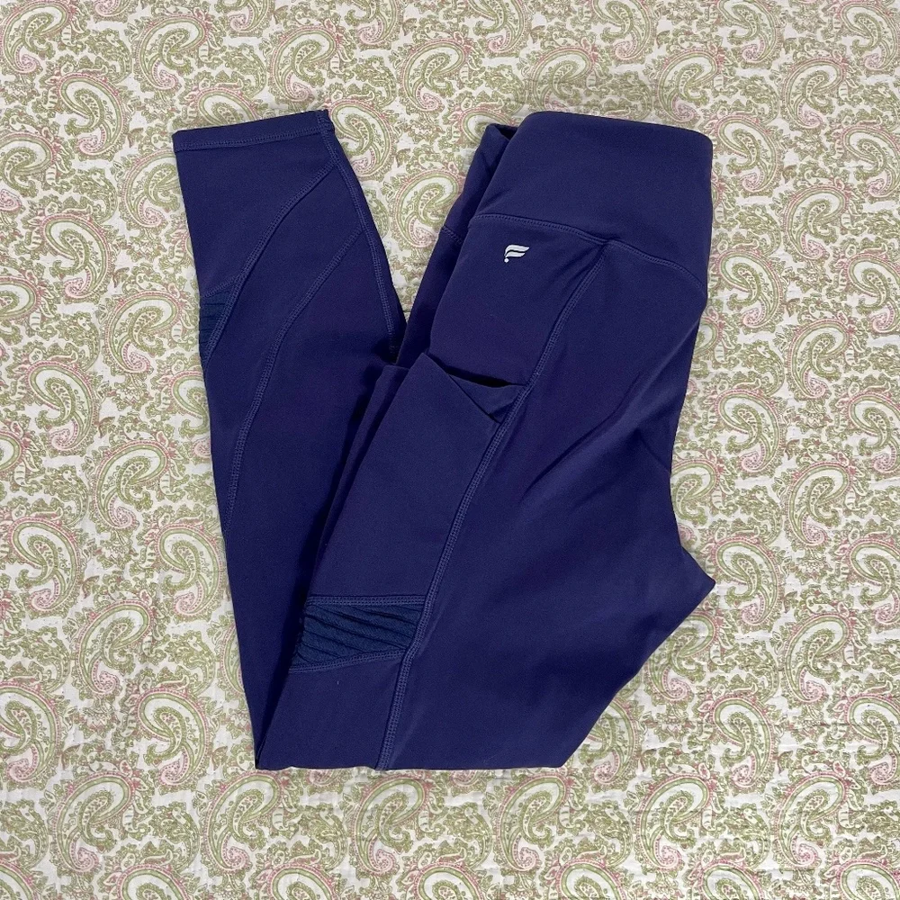 Fabletics Anywhere Motion365 High-Waisted Moto 7/8 Legging - Picture 4 of 4